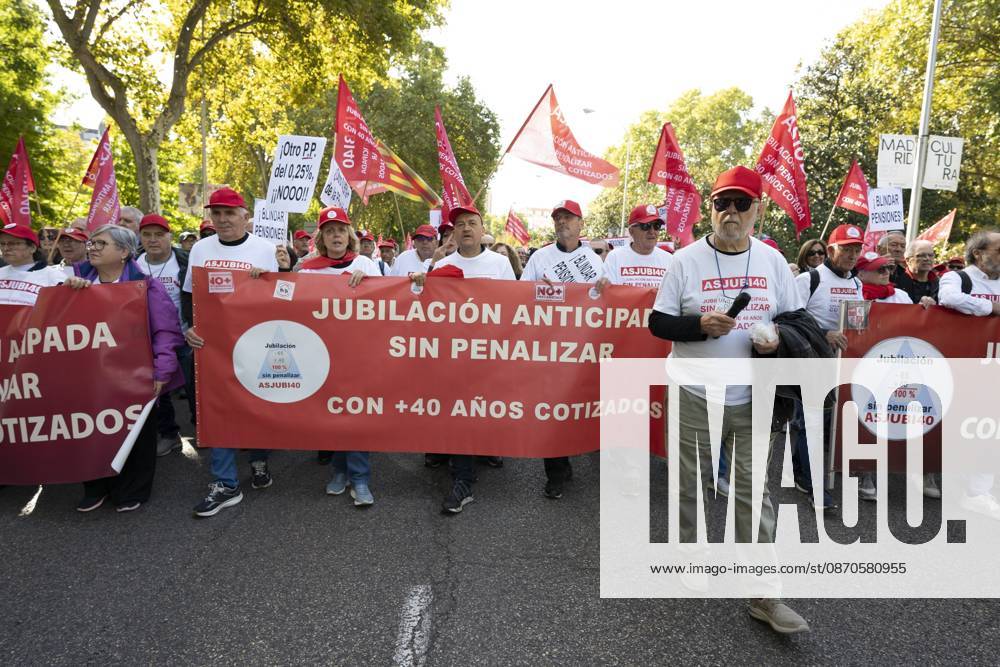 Several people carrying signs in favor of public pensions take part in a demonstration supporting the public pension system and access to housing in Madrid, Spain. Madrid Spain - ZUMAs197 20261024_aaa_s197_074