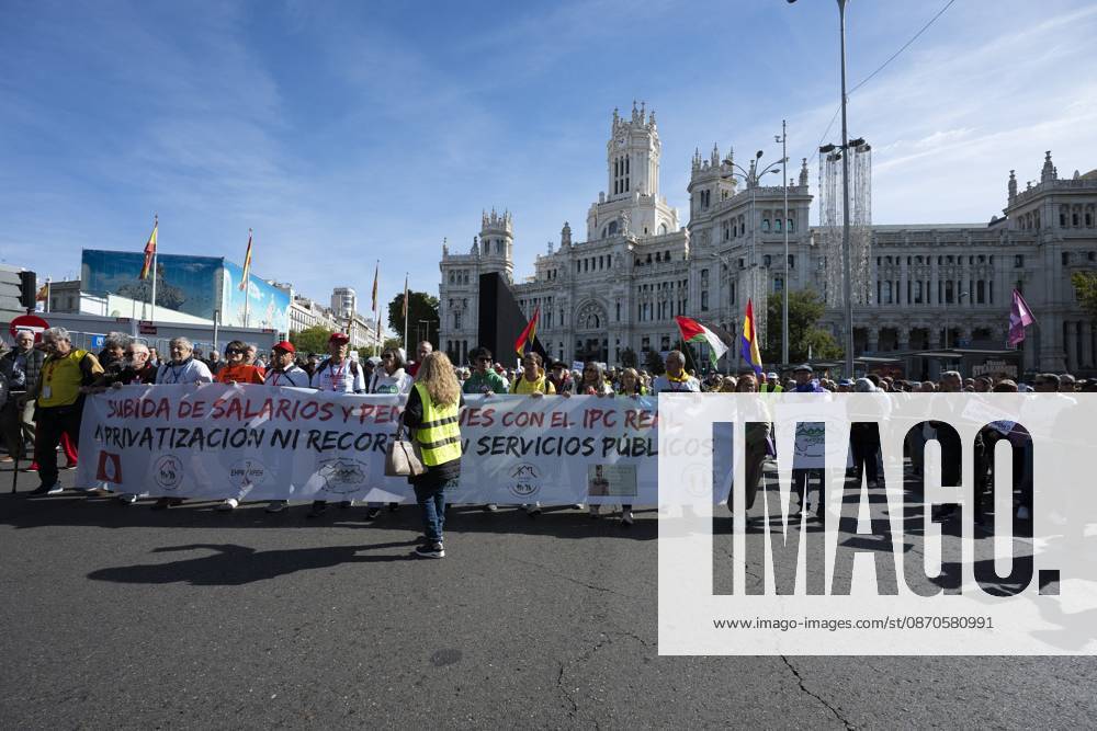 Several people carrying signs in favor of public pensions take part in a demonstration supporting the public pension system and access to housing in Madrid, Spain. Madrid Spain - ZUMAs197 20261024_aaa_s197_078
