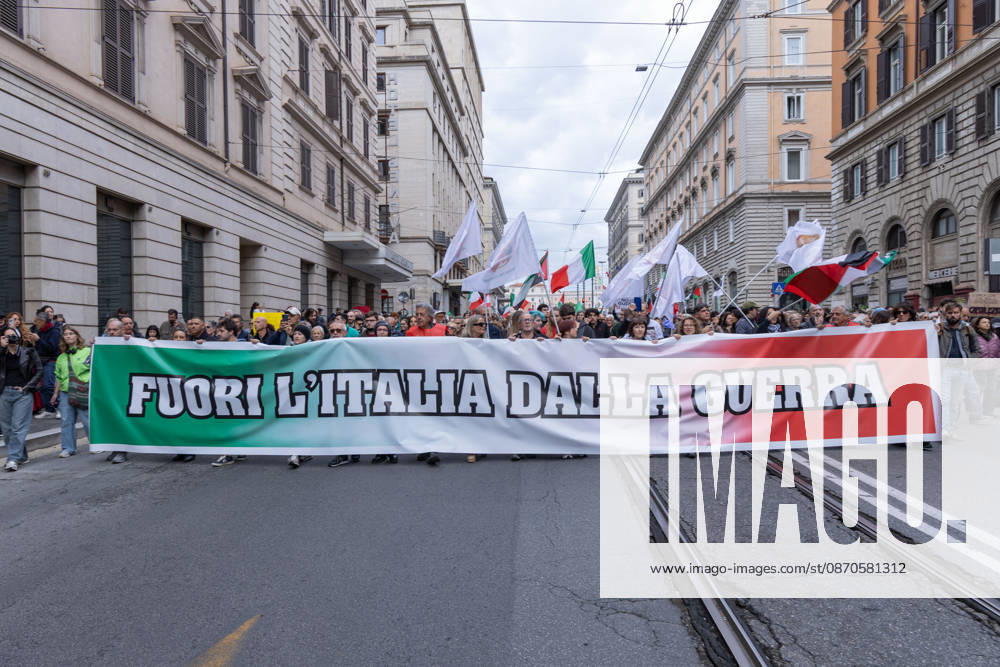 IPA90113078 - Get Italy Out of the War Rally in Rome