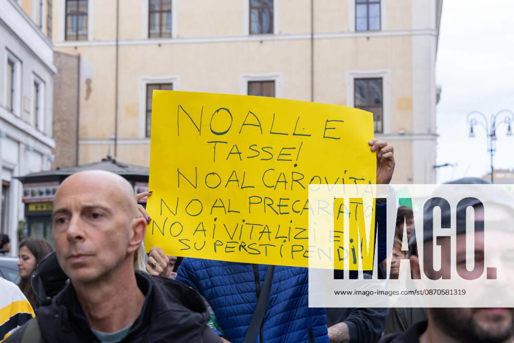 IPA90113071 - Get Italy Out of the War Rally in Rome