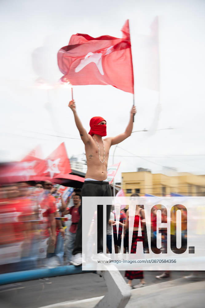 Lula Supporters Hold Reelection Rally in Campinas CAMPINAS, SAO PAULO, BRAZIL - OCT 24 - Supporters hold a rally in support of President Luiz Inacio Lula da Silvas reelection in downtown Campinas on Saturday morning (24). CAMPINAS SAO PAULO BRAZIL