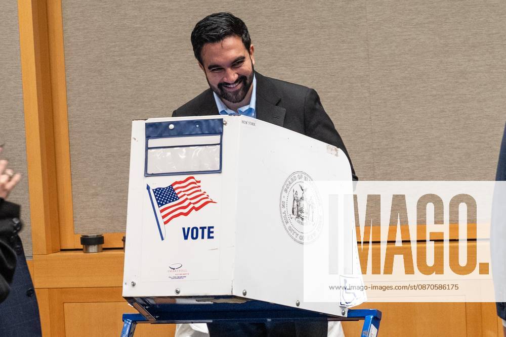 Mayor Zohran Mamdani is casting his vote on the first day of early voting in general election at polling station at Metropolitan Museum of Art in New York, NY on October 24, 2026. Bronx USA - ZUMAr339 20261024_znp_r339_015