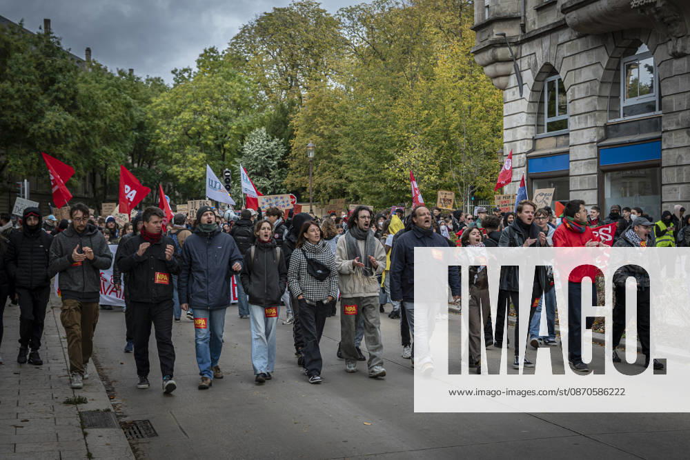 Lorraine, Metz: Once again, several hundred people are demonstrating in Metz, France, on Saturday—students, university students, labor unions, and Yellow Vests gathered at the Place de la République. From there, they marched through the city center to the Centre Pompidou Metz. Escorted by a heavy police presence, the demonstration proceeded peacefull Protest241026001