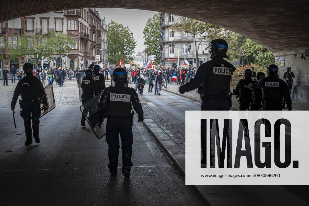 Lorraine, Metz: Once again, several hundred people are demonstrating in Metz, France, on Saturday—students, university students, labor unions, and Yellow Vests gathered at the Place de la République. From there, they marched through the city center to the Centre Pompidou Metz. Escorted by a heavy police presence, the demonstration proceeded peacefull Protest241026001