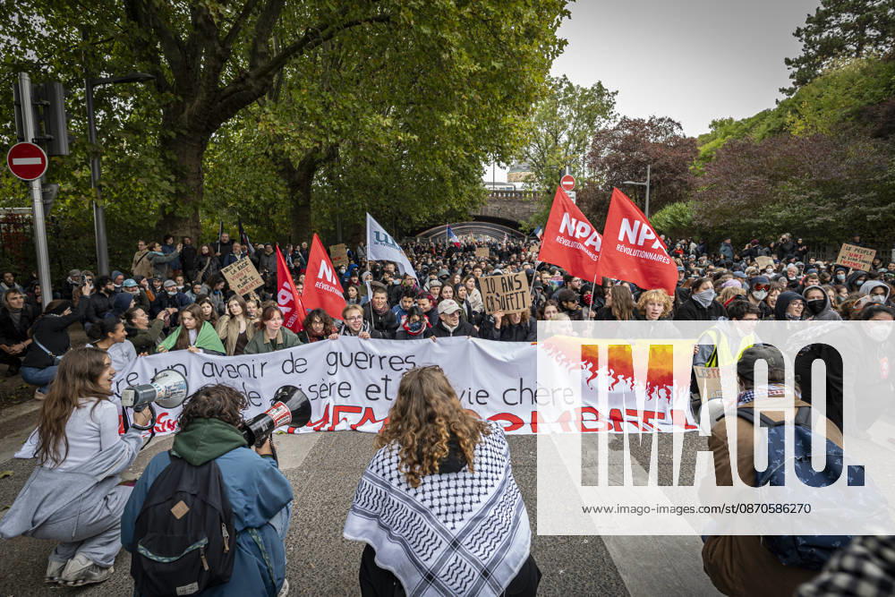 Lorraine, Metz: Once again, several hundred people are demonstrating in Metz, France, on Saturday—students, university students, labor unions, and Yellow Vests gathered at the Place de la République. From there, they marched through the city center to the Centre Pompidou Metz. Escorted by a heavy police presence, the demonstration proceeded peacefull Protest241026001