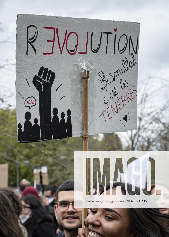 Lorraine, Metz: Once again, several hundred people are demonstrating in Metz, France, on Saturday—students, university students, labor unions, and Yellow Vests gathered at the Place de la République. From there, they marched through the city center to the Centre Pompidou Metz. Escorted by a heavy police presence, the demonstration proceeded peacefull Protest241026001