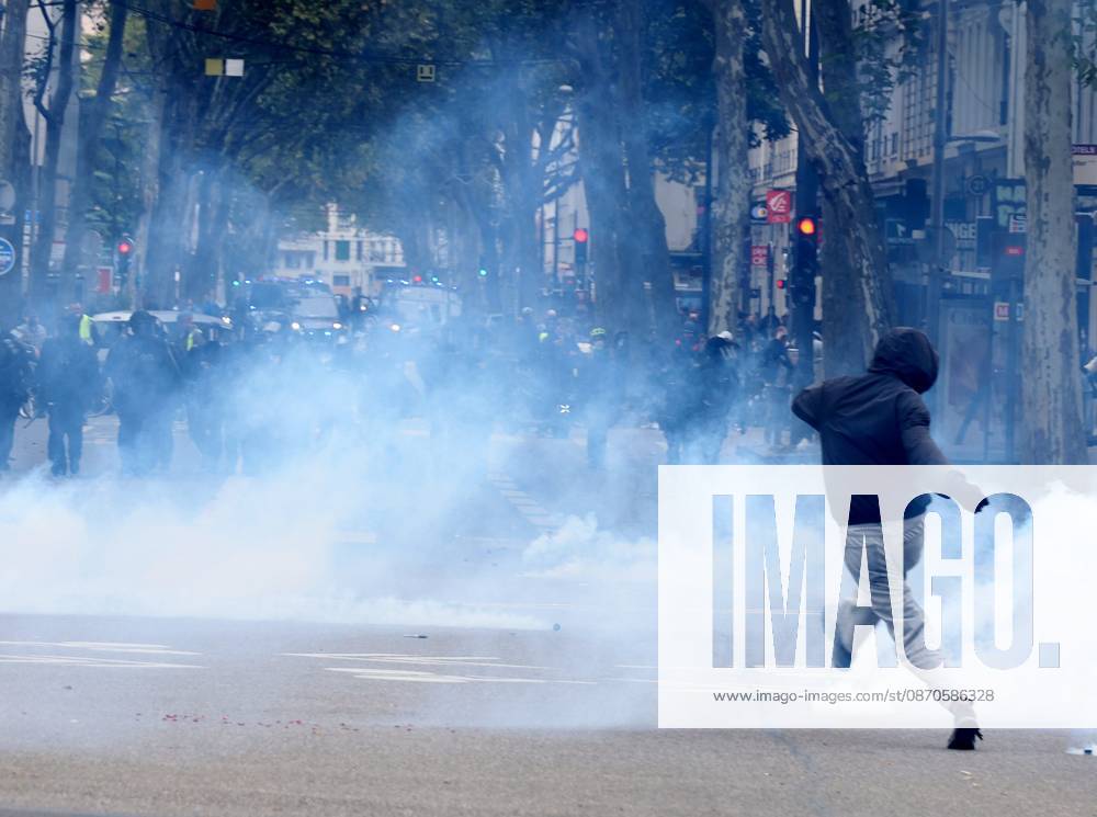 October 24 Protest PHOTOPQR LE PROGRES Richard MOUILLAUD Lyon Oct. 24, 2026 October 24 Protest October 24 Protest France Oct. 24, 2026 Another day of protests this Saturday, and amid fears of renewed violence and looting, restrictions on freedom of movement and assembly have multiplied, drawing sharp criticism from civil liberties groups Lyon, Rhône, Rhône-Alpes, France