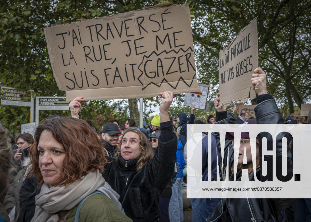 Lorraine, Metz: Once again, several hundred people are demonstrating in Metz, France, on Saturday—students, university students, labor unions, and Yellow Vests gathered at the Place de la République. From there, they marched through the city center to the Centre Pompidou Metz. Escorted by a heavy police presence, the demonstration proceeded peacefull Protest241026001