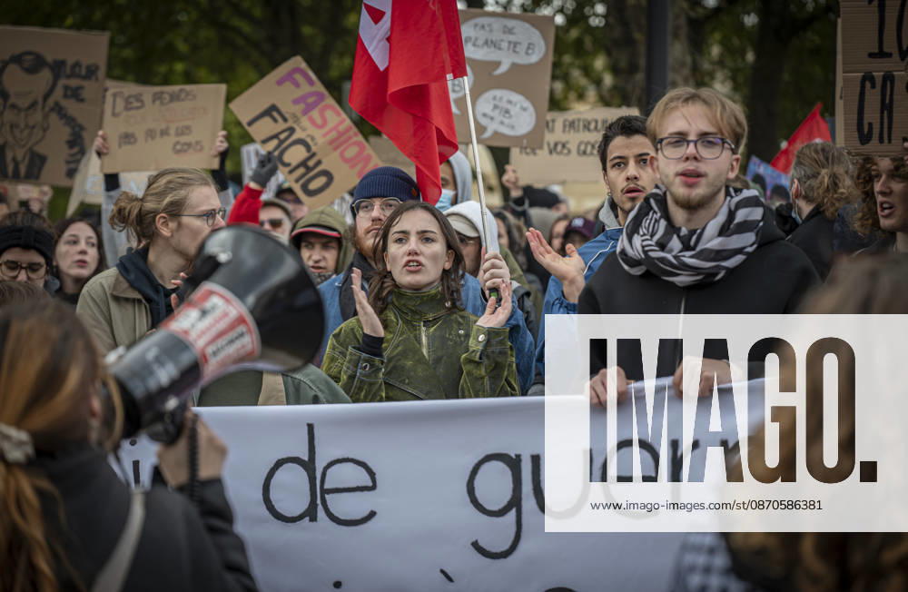 Lorraine, Metz: Once again, several hundred people are demonstrating in Metz, France, on Saturday—students, university students, labor unions, and Yellow Vests gathered at the Place de la République. From there, they marched through the city center to the Centre Pompidou Metz. Escorted by a heavy police presence, the demonstration proceeded peacefull Protest241026001