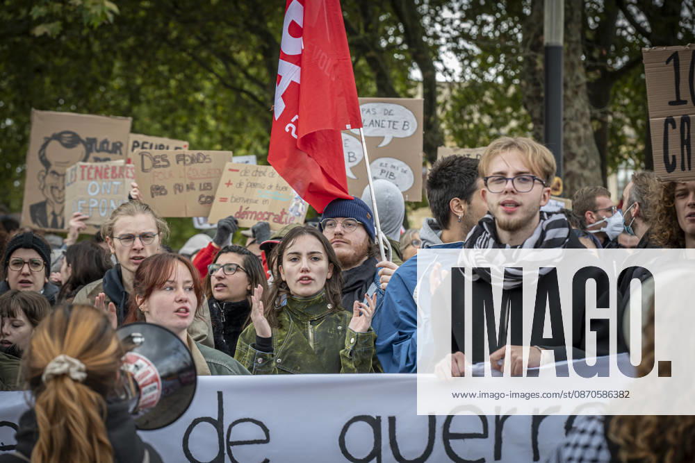 Lorraine, Metz: Once again, several hundred people are demonstrating in Metz, France, on Saturday—students, university students, labor unions, and Yellow Vests gathered at the Place de la République. From there, they marched through the city center to the Centre Pompidou Metz. Escorted by a heavy police presence, the demonstration proceeded peacefull Protest241026001