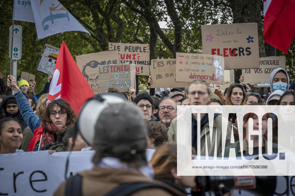 Lorraine, Metz: Once again, several hundred people are demonstrating in Metz, France, on Saturday—students, university students, labor unions, and Yellow Vests gathered at the Place de la République. From there, they marched through the city center to the Centre Pompidou Metz. Escorted by a heavy police presence, the demonstration proceeded peacefull Protest241026001