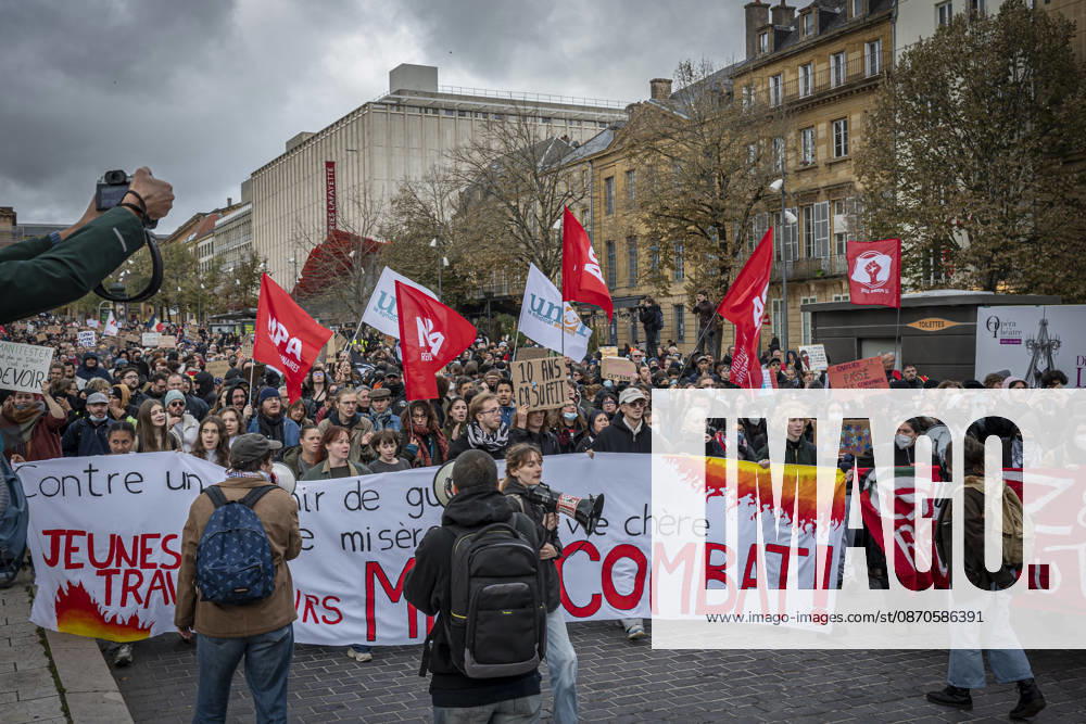 Lorraine, Metz: Once again, several hundred people are demonstrating in Metz, France, on Saturday—students, university students, labor unions, and Yellow Vests gathered at the Place de la République. From there, they marched through the city center to the Centre Pompidou Metz. Escorted by a heavy police presence, the demonstration proceeded peacefull Protest241026001
