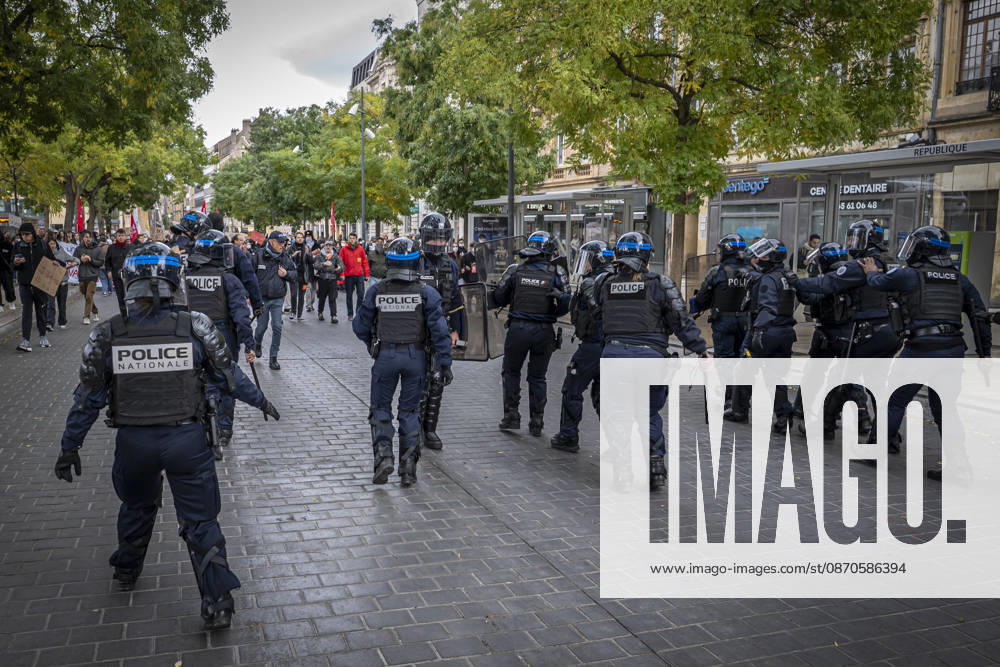 Lorraine, Metz: Once again, several hundred people are demonstrating in Metz, France, on Saturday—students, university students, labor unions, and Yellow Vests gathered at the Place de la République. From there, they marched through the city center to the Centre Pompidou Metz. Escorted by a heavy police presence, the demonstration proceeded peacefull Protest241026001