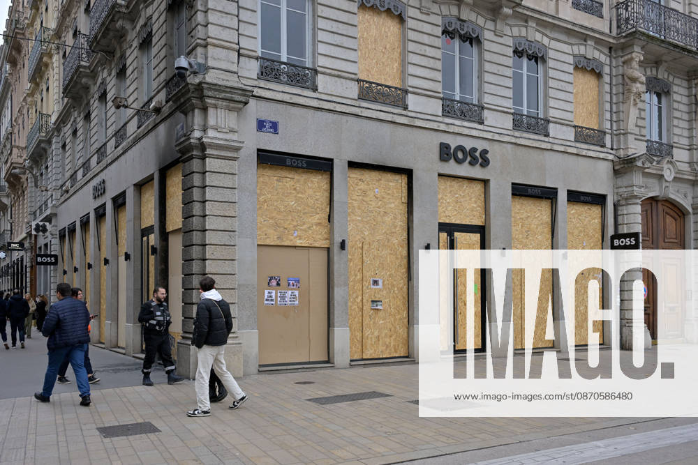 Shops Boarded Up With Wooden Panels - Lyon Shops in Lyon are boarded up with wooden panels ahead the Yellow Vests Protest Act II In Lyon, France on October 24, 2026. Photo by ABACAPRESS.COM Lyon France