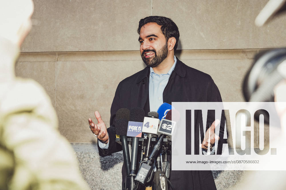 New York City Mayor ZOHRAN MAMDANI answers a question from reporters after he cast his early voting ballot at the Metropolitan Museum of Art, in Manhattan, for the 2026 midterm elections. New York USA - ZUMAp287 20261024_znp_p287_014