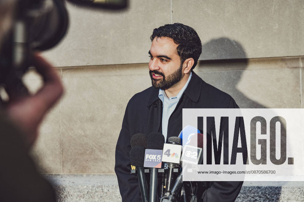 New York City Mayor ZOHRAN MAMDANI listens to a question from reporters after he cast his early voting ballot at the Metropolitan Museum of Art, in Manhattan, for the 2026 midterm elections. New York USA - ZUMAp287 20261024_znp_p287_011