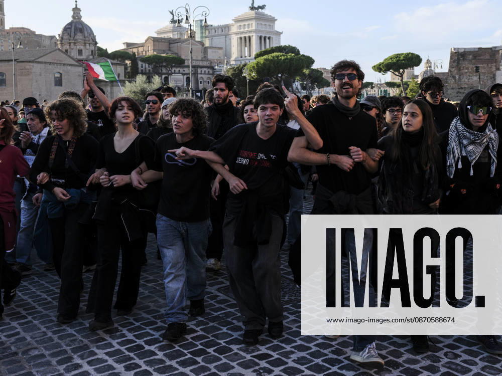 Rome Anti-War Demonstration Rome, Italy, October 24, 2026. Demonstrators take part in an anti-war march, under the slogan Fuori lItalia dalla guerra (Keep Italy Out of the War). Protesters, opposing Italys involvement in wars, military rearmament and the Italian governments policies. Rome Italy