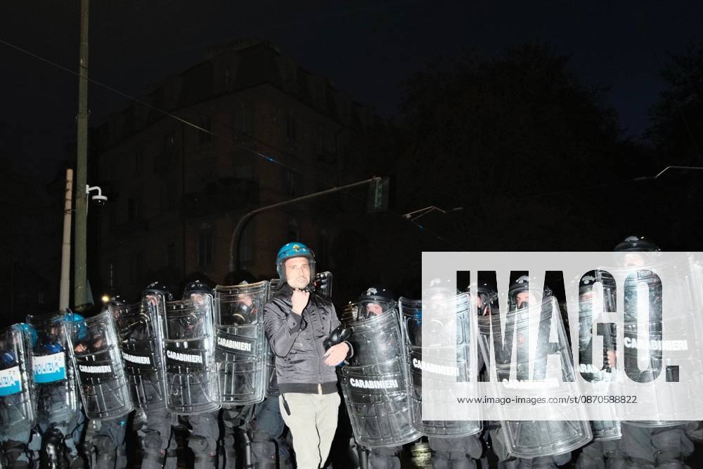 Turin Protest Against Rearmament and Inflation TURIN, ITALY - OCTOBER 24, 2026: Thousands of people took to the streets of Turin today to march against rearmament and the rising cost of living. The demonstration was met with a heavy police presence and several moments of tension, with clashes and tear gas along the route. Turin Italy