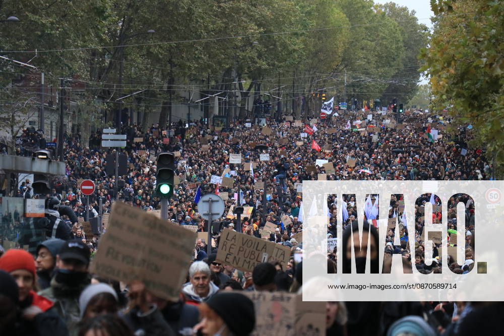 France: Tens of thousands of demonstrators gather for protest in Paris PARIS, FRANCE - OCTOBER 24: Tens of thousands of demonstrators take part in a protest in Paris, France, on October 24, 2026. Protesters gather in large numbers, filling streets as they march with banners, placards and French and Palestinian flags. Trade unions, students, youth organizations and political activists participate in the demonstration to express their opposition to the government s economic and social policies, particularly regarding purchasing power, wages and public services. Umit Donmez Anadolu Paris France. Editorial use only. Please get in touch for any other usage.