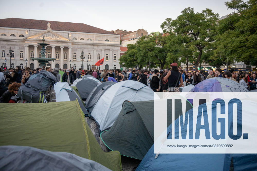 Demonstrators take part in a protest organized by the Acampada de Lisboa housing movement, demanding affordable housing, limits on rising rents and an end to property speculation. The march takes place in central Lisbon, from Marques de Pombal to Rossio Square, following recent police removal of protest tents and the detention of 55 demonstrators during housing protests in the Portuguese capital. Lisbon Portugal - ZUMAr238 20261024_zip_r238_081