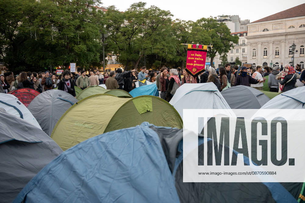 Demonstrators take part in a protest organized by the Acampada de Lisboa housing movement, demanding affordable housing, limits on rising rents and an end to property speculation. The march takes place in central Lisbon, from Marques de Pombal to Rossio Square, following recent police removal of protest tents and the detention of 55 demonstrators during housing protests in the Portuguese capital. Lisbon Portugal - ZUMAr238 20261024_zip_r238_082