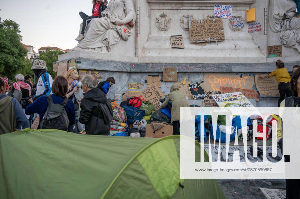 Demonstrators take part in a protest organized by the Acampada de Lisboa housing movement, demanding affordable housing, limits on rising rents and an end to property speculation. The march takes place in central Lisbon, from Marques de Pombal to Rossio Square, following recent police removal of protest tents and the detention of 55 demonstrators during housing protests in the Portuguese capital. Lisbon Portugal - ZUMAr238 20261024_zip_r238_084