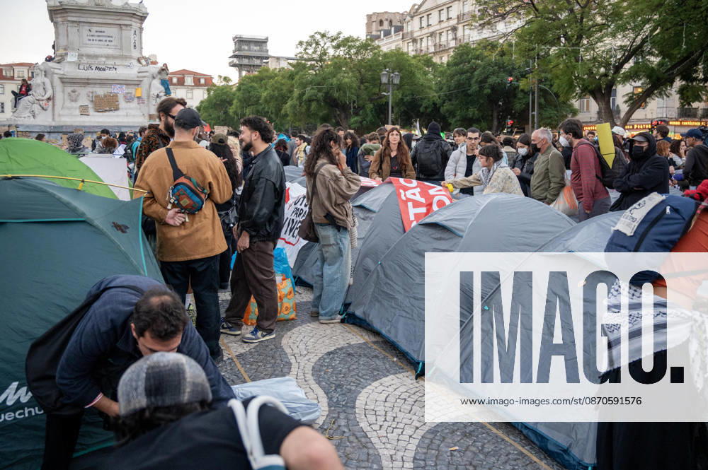 Demonstrators take part in a protest organized by the Acampada de Lisboa housing movement, demanding affordable housing, limits on rising rents and an end to property speculation. The march takes place in central Lisbon, from Marques de Pombal to Rossio Square, following recent police removal of protest tents and the detention of 55 demonstrators during housing protests in the Portuguese capital. Lisbon Portugal - ZUMAr238 20261024_zip_r238_035