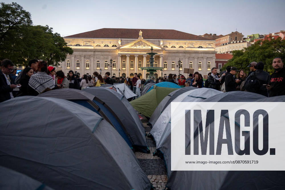 Demonstrators take part in a protest organized by the Acampada de Lisboa housing movement, demanding affordable housing, limits on rising rents and an end to property speculation. The march takes place in central Lisbon, from Marques de Pombal to Rossio Square, following recent police removal of protest tents and the detention of 55 demonstrators during housing protests in the Portuguese capital. Lisbon Portugal - ZUMAr238 20261024_zip_r238_052