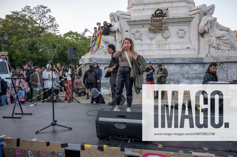 Demonstrators take part in a protest organized by the Acampada de Lisboa housing movement, demanding affordable housing, limits on rising rents and an end to property speculation. The march takes place in central Lisbon, from Marques de Pombal to Rossio Square, following recent police removal of protest tents and the detention of 55 demonstrators during housing protests in the Portuguese capital. Lisbon Portugal - ZUMAr238 20261024_zip_r238_055