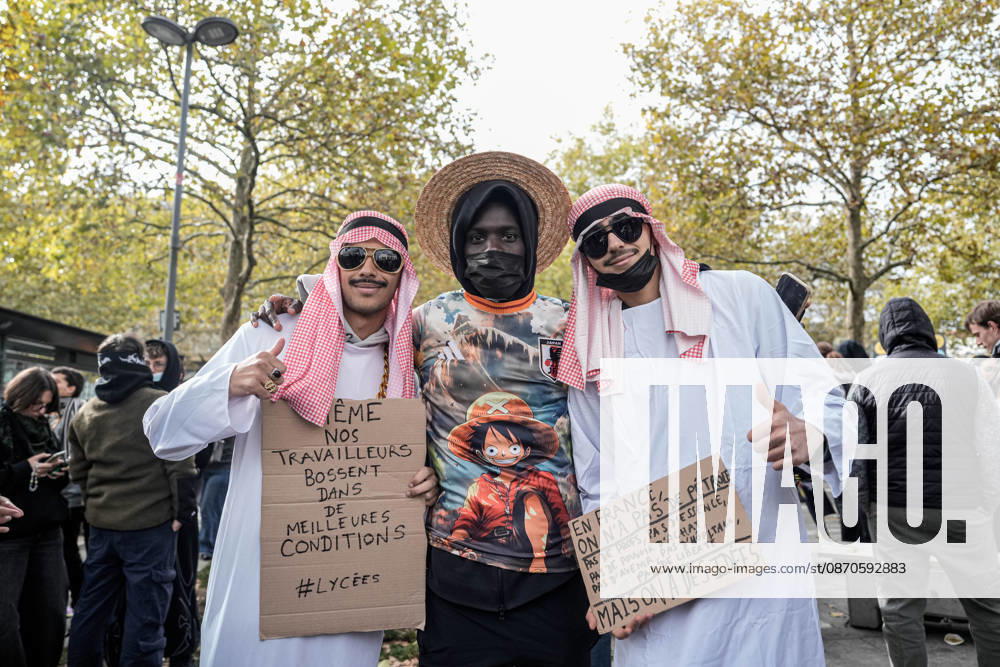 Police intervene in demonstrators amid ongoing protests in Nancy NANCY, FRANCE - OCTOBER 24: Protesters holding banners gather as police take security measures during a demonstration amid ongoing social and political tensions in Nancy, France, on October 24, 2026. Muhammed Said Tako Anadolu Nancy France. Editorial use only. Please get in touch for any other usage.