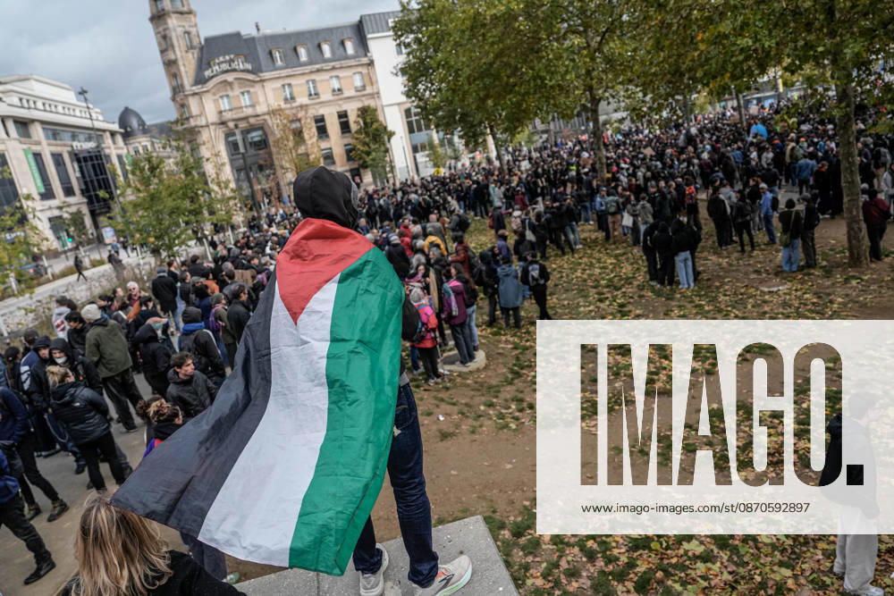 Police intervene in demonstrators amid ongoing protests in Nancy NANCY, FRANCE - OCTOBER 24: Protesters holding banners gather as police take security measures during a demonstration amid ongoing social and political tensions in Nancy, France, on October 24, 2026. Muhammed Said Tako Anadolu Nancy France. Editorial use only. Please get in touch for any other usage.