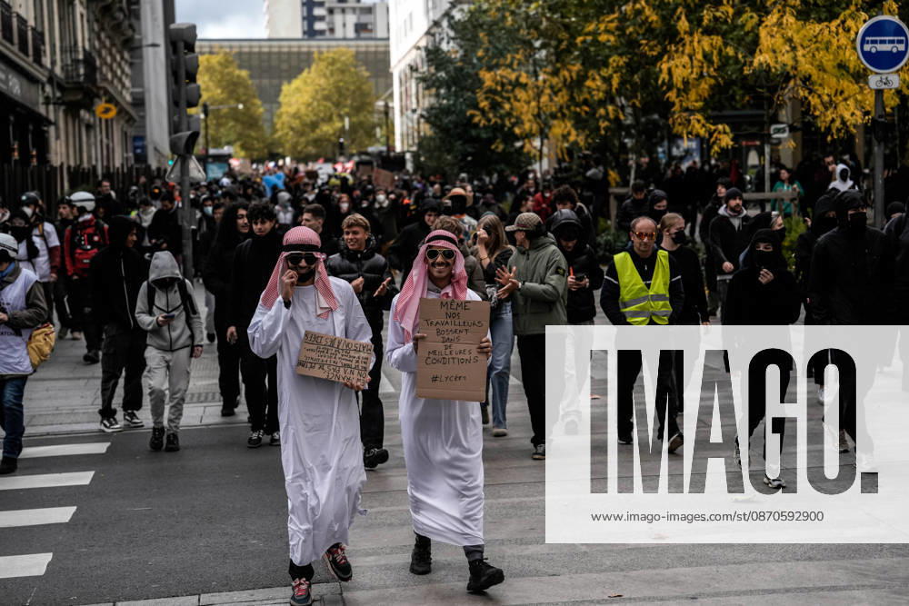 Police intervene in demonstrators amid ongoing protests in Nancy NANCY, FRANCE - OCTOBER 24: Protesters holding banners gather as police take security measures during a demonstration amid ongoing social and political tensions in Nancy, France, on October 24, 2026. Muhammed Said Tako Anadolu Nancy France. Editorial use only. Please get in touch for any other usage.