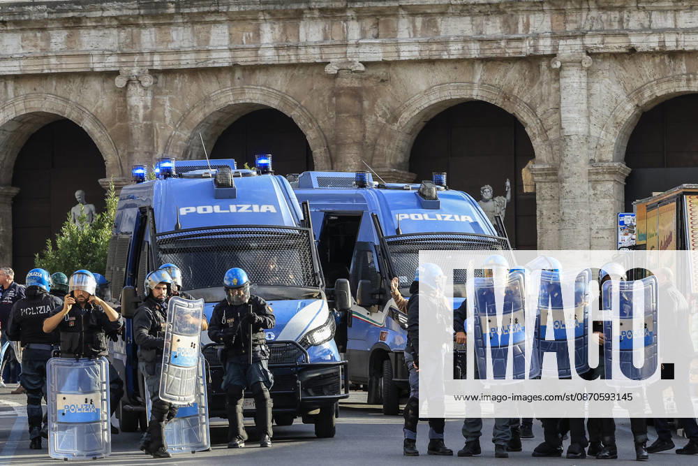 Demonstration against the Italian government in Rome ROME, ITALY, OCTOBER 24: Anti-riot police officers line up in front of the Colosseum during a protest against the Italian government in Rome, Italy, on October 24, 2026. Riccardo De Luca Anadolu Rome Italy. Editorial use only. Please get in touch for any other usage.