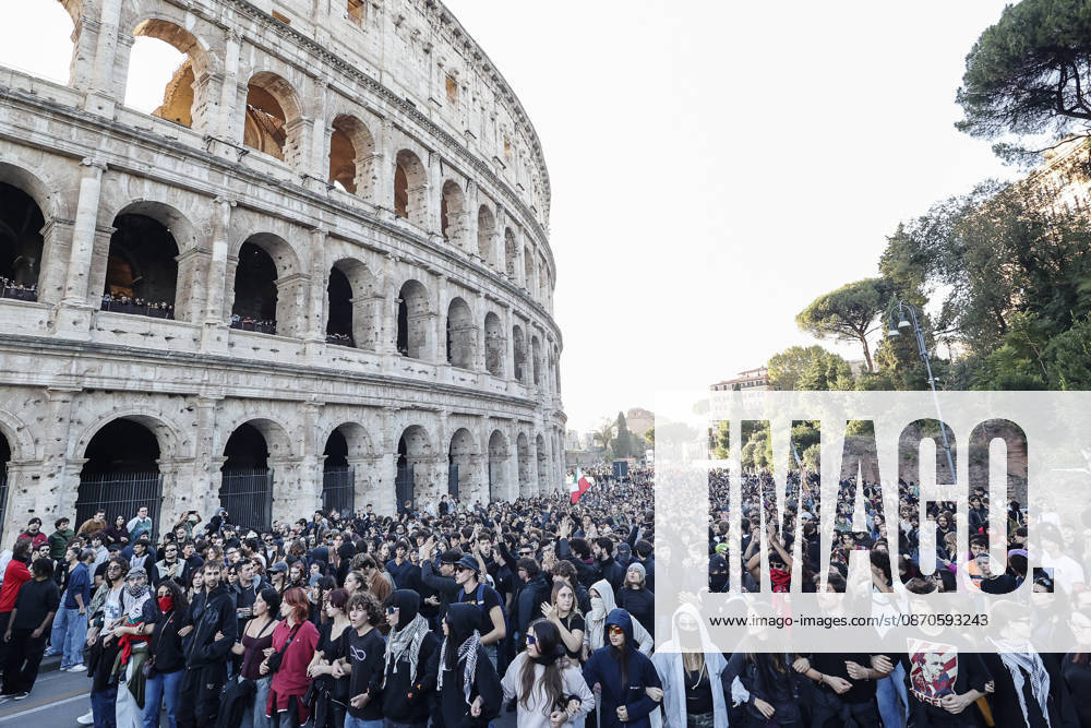 Demonstration against the Italian government in Rome ROME, ITALY, OCTOBER 24: Demonstrators make their way past the Colosseum during a protest against the Italian government in Rome, Italy, on October 24, 2026. Riccardo De Luca Anadolu Rome Italy. Editorial use only. Please get in touch for any other usage.