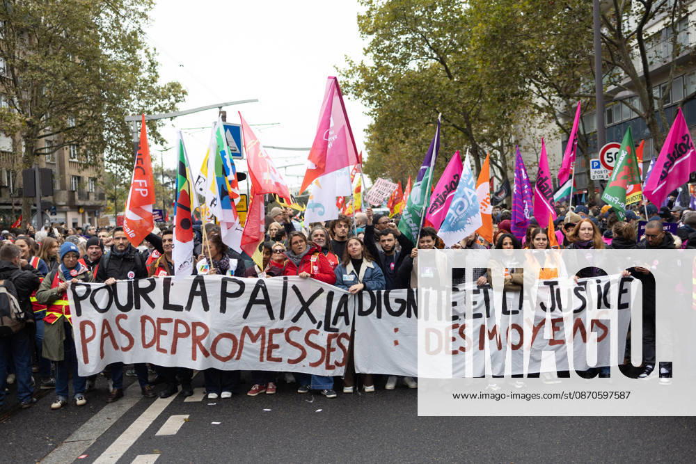 Yellow Vests Protest Act II - Paris RL Demonstration in favor of purchasing power, the protection of public services, and fiscal and social justice, in Paris on October 24, 2026 as part of a nationwide call for mobilisation and protest bringing together former members of the Yellow Vest movement, labor unions, high school and university students. Photo by Raphael Lafargue ABACAPRESS.COM Paris France