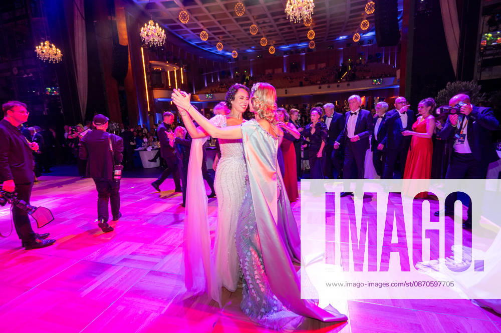 Leipzig: 30th Leipzig Opera Ball at Augustusplatz, October 24, 2026, starting at 5:00 p.m. Leipzig, Augustusplatz, Leipzig Opera, Photographer: EHL Media, Rico Welzel. Pictured: Natalia Yegorova (left) and Iryna Thater. On October 24, 2026, the 31st Leipzig Opera Ball will take place at the Leipzig Opera. Once again, dozens of national and intern