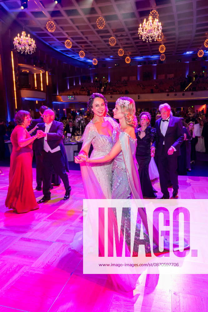 Leipzig: 30th Leipzig Opera Ball at Augustusplatz, October 24, 2026, starting at 5:00 p.m. Leipzig, Augustusplatz, Leipzig Opera, Photographer: EHL Media, Rico Welzel. Pictured: Natalia Yegorova (left) and Iryna Thater. On October 24, 2026, the 31st Leipzig Opera Ball will take place at the Leipzig Opera. Once again, dozens of national and intern