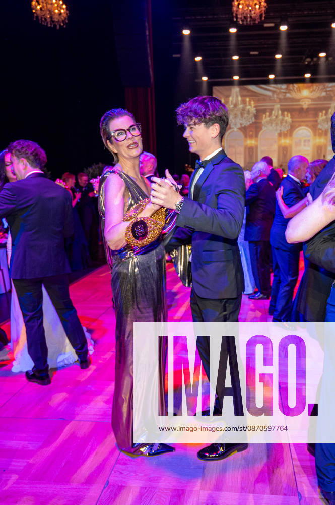 Leipzig: 30th Leipzig Opera Ball at Augustusplatz, October 24, 2026, starting at 5:00 p.m. Leipzig, Augustusplatz, Leipzig Opera, Photographer: EHL Media, Rico Welzel. Pictured: Claudia Eggers, influencer, with Benni BK, influencer. On October 24, 2026, the 31st Leipzig Opera Ball will take place at the Leipzig Opera. Once again, doze