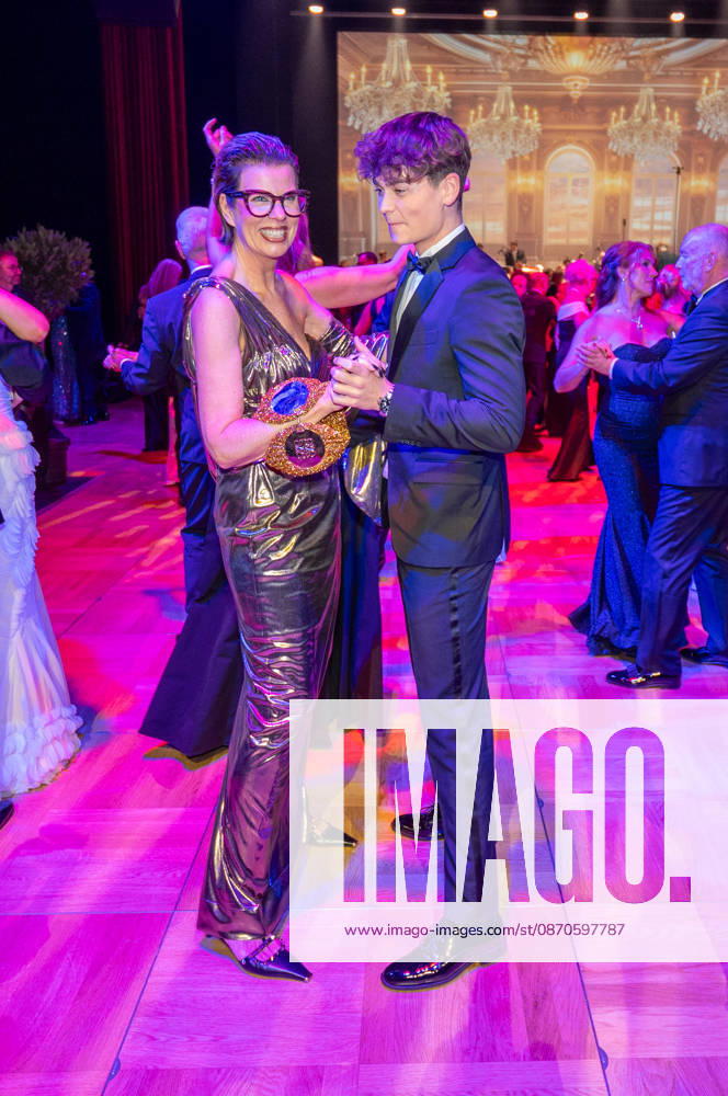 Leipzig: 30th Leipzig Opera Ball at Augustusplatz, October 24, 2026, starting at 5:00 p.m. Leipzig, Augustusplatz, Leipzig Opera, Photographer: EHL Media, Rico Welzel. Pictured: Claudia Eggers, influencer, with Benni BK, influencer. On October 24, 2026, the 31st Leipzig Opera Ball will take place at the Leipzig Opera. Once again, doze