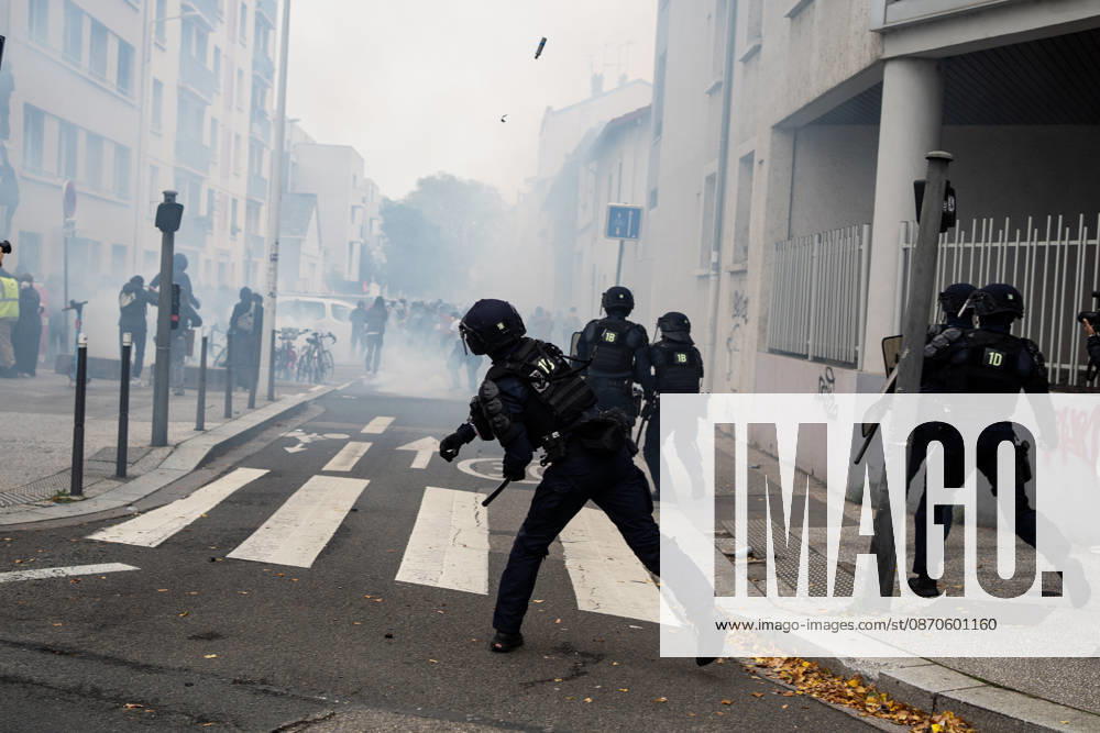 Protest against the high cost of living in Lyon on October 24, 2026 Nicolas Liponne MAXPPP Lyon 10 24 2026 A police officer throws a tear gas canister at a procession that had set out to protest following the evacuation of Place Jean Macé during a day of mobilization against the high cost of living in Lyon, October 24, 2026. Protests had been banned in part of the city center following the riots on October 17. A police officer throws a tear gas grenade at a procession that had set out to protest following the evacuation of Place Jean Macé during a day of demonstrations against the high cost of living in Lyon on October 24, 2026. Protests had been banned in part of the city center following the riots on October 17. France, Oct. 24, 2026. An