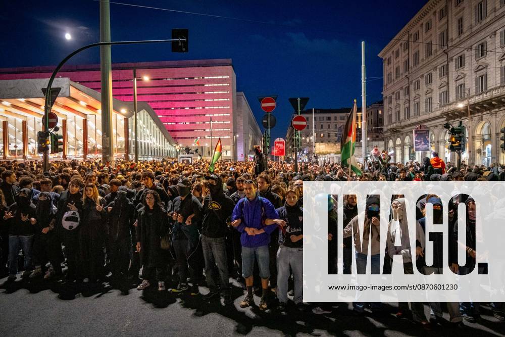 Thousands of people take to the streets to join the Get Italy out of the war march. Participants are calling for peace and protesting against the rising cost of living. The march reaches Termini station. Rome Italy - ZUMAg256 20261024_znp_g256_021