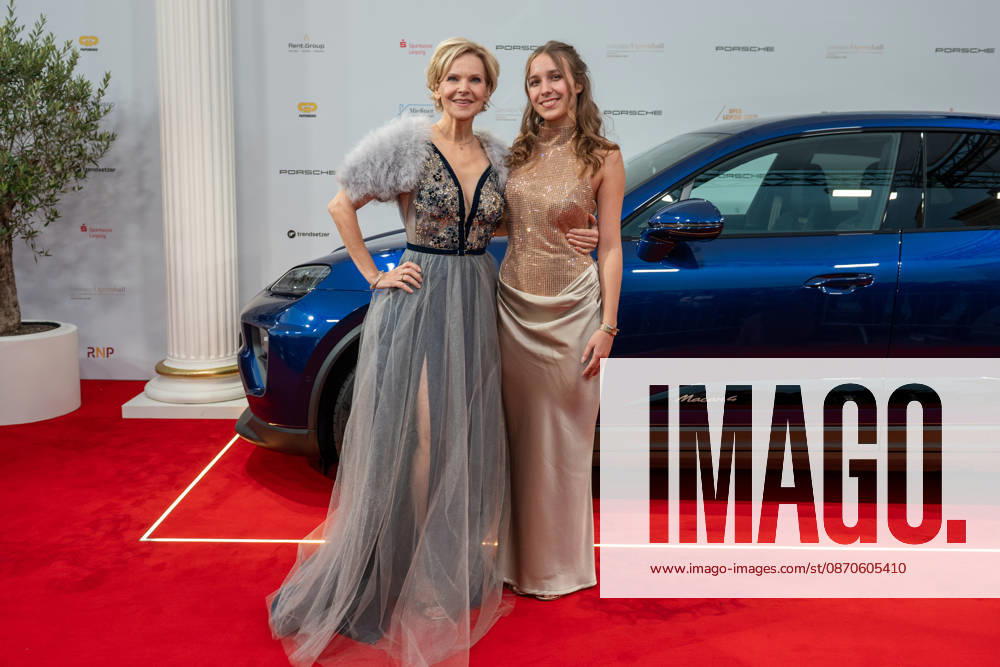 Leipzig: The 30th Leipzig Opera Ball at Augustusplatz, October 24, 2026, starting at 5:00 p.m. Leipzig, Augustusplatz, Leipzig Opera, Photographer: EHL Media, Rico Welzel. Pictured: Andrea Kathrin Loewig, actress, with her daughter Josephine Emilia Loewig. On October 24, 2026, the 31st Leipzig Opera Ball will take