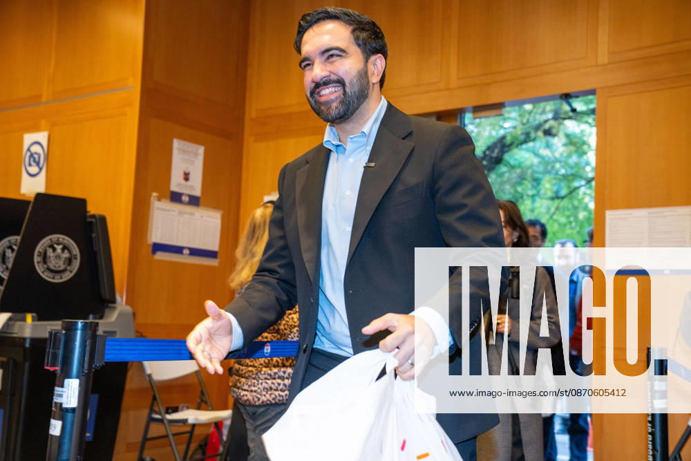 US-NEWS-NYC-MAYOR-ELECTION-VOTE-NY New York City Mayor Zohran Mamdani votes at an early voting center on 5th Avenue in Manhattan on Saturday, Oct. 24, 2026. (Theodore Parisienne New York Daily News TNS) Brooklyn New York United States of America