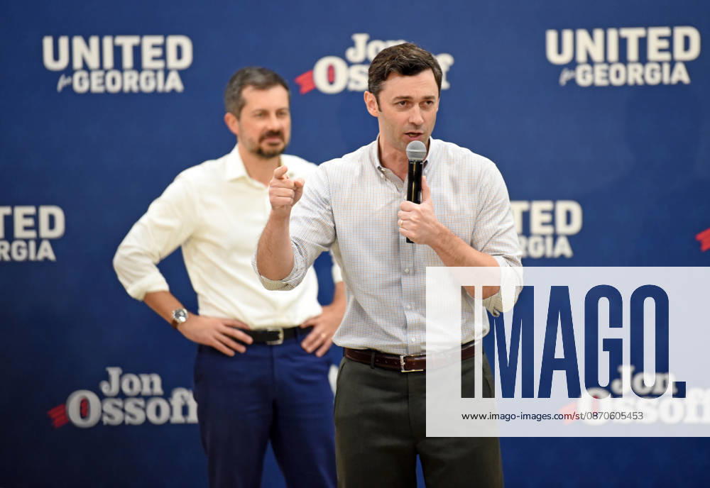 Jon Ossoff and Pete Buttigieg Knock Doors in Atlanta, Georgia. November 24, 2026 Atlanta USA - ZUMAs380 20261024_zep_s380_047