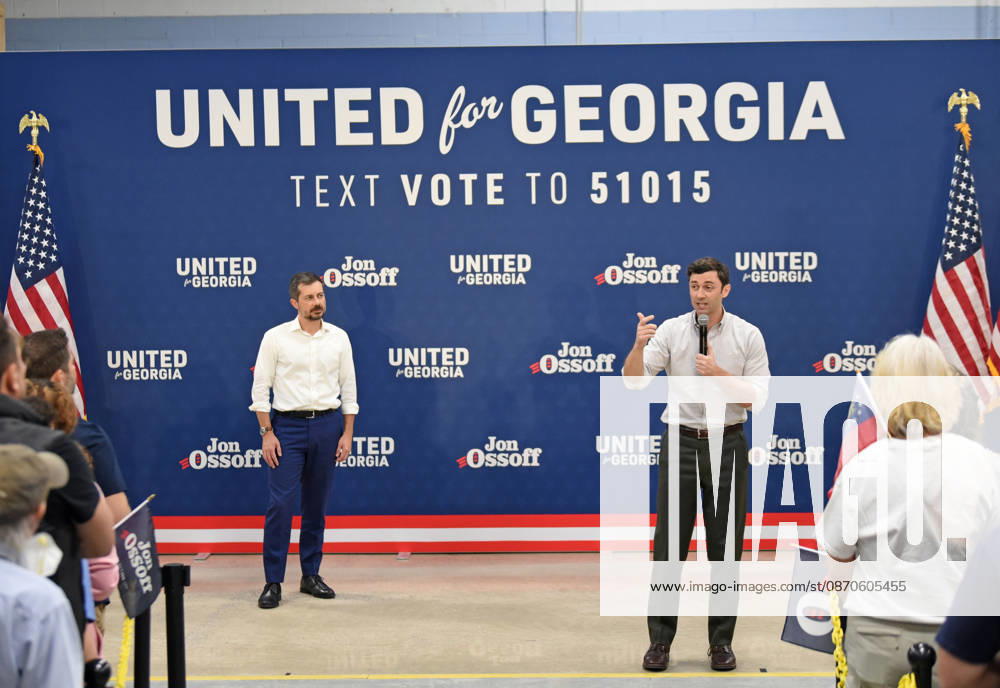 Jon Ossoff and Pete Buttigieg Knock Doors in Atlanta, Georgia. November 24, 2026 Atlanta USA - ZUMAs380 20261024_zep_s380_049