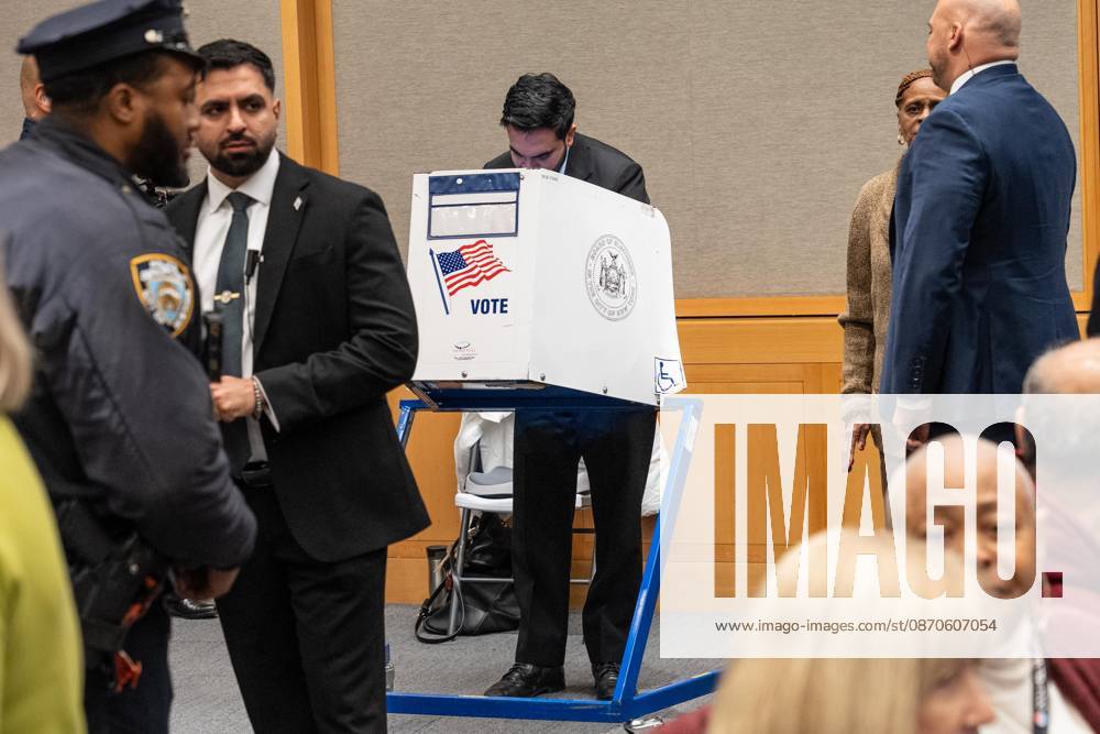 Mayor Zohran Mamdani is casting his vote on the first day of early voting in general election at polling station at Metropolitan Museum of Art in New York, NY on October 24, 2026. Bronx USA - ZUMAr339 20261024_znp_r339_011