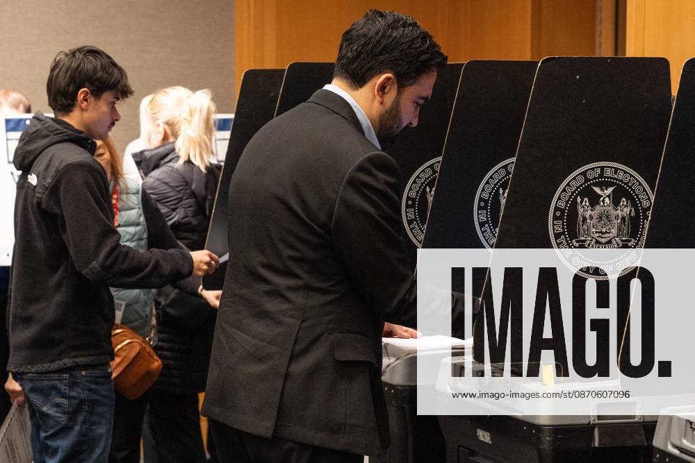Mayor Zohran Mamdani is casting his vote on the first day of early voting in general election at polling station at Metropolitan Museum of Art in New York, NY on October 24, 2026. Bronx USA - ZUMAr339 20261024_znp_r339_018