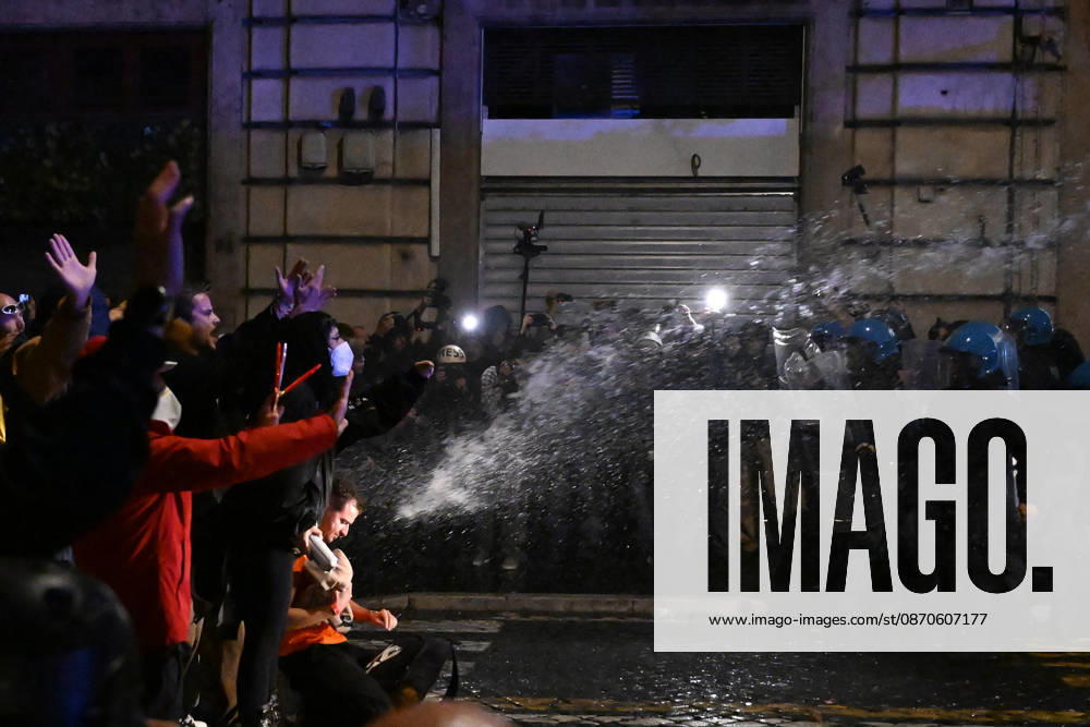 Demonstration against the government in Rome ROME, ITALY - OCTOBER 24: Police officers and water cannon vehicles block a road as anti-government protesters attempt to march toward the prime minister s office, on October 24, 2026 in Rome, Italy. Demonstrators taking part in the protest came face to face with security forces as police prevented them from advancing. Baris Seckin Anadolu Rome Italy. Editorial use only. Please get in touch for any other usage.