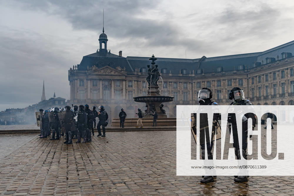 In Bordeaux, the march on the second day of protests against the rising cost of living initially proceeded peacefully. At the end of the route, violent clashes broke out on the sidelines between groups of demonstrators and law enforcement officers. Projectiles were thrown at riot police, who used tear gas to disperse the groups. Participants in the mobilization also included members of the Yellow Vests movement. Bordeaux France - ZUMAh207 20261024_zip_h207_025