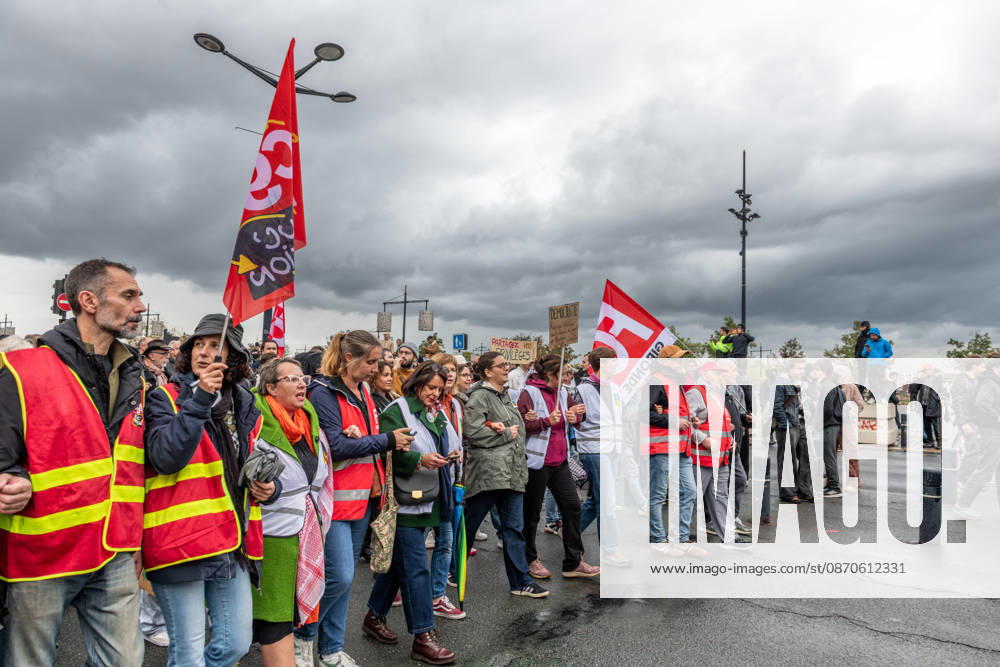 In Bordeaux, the march on the second day of protests against the rising cost of living initially proceeded peacefully. At the end of the route, violent clashes broke out on the sidelines between groups of demonstrators and law enforcement officers. Projectiles were thrown at riot police, who used tear gas to disperse the groups. Participants in the mobilization also included members of the Yellow Vests movement. Bordeaux France - ZUMAh207 20261024_zip_h207_050